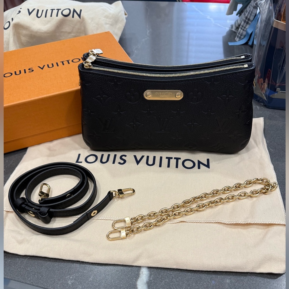 Louis Vuitton Pochette Liv